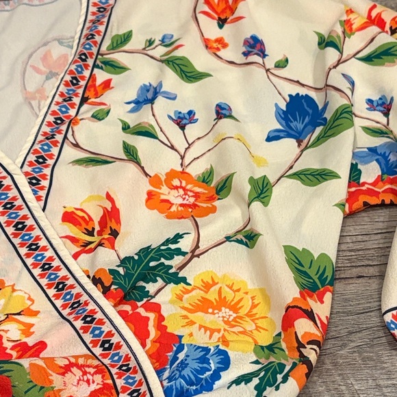 Flying Tomato Cream Floral Blouse~ STUNNING - Picture 4 of 9